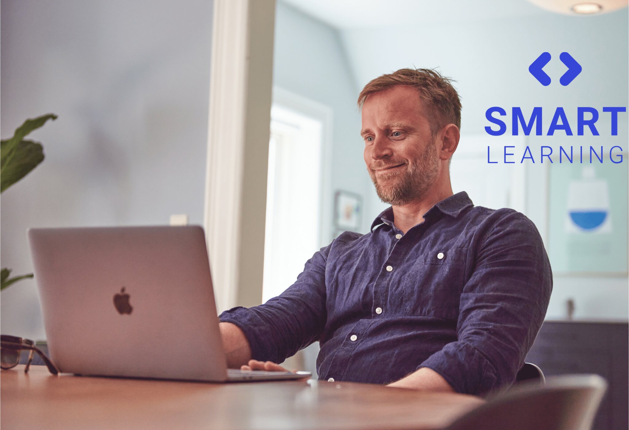 Jakob Hornbeck med SmartLearning logo